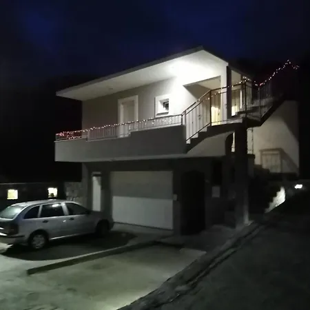 Villa Vacation In Nature Near Omis Zvecanje