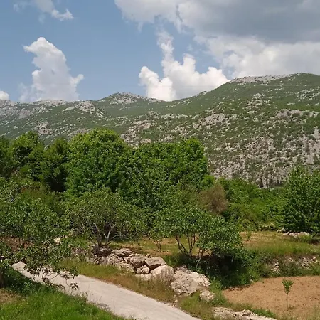Vacation In Nature Near Omis * Zvecanje